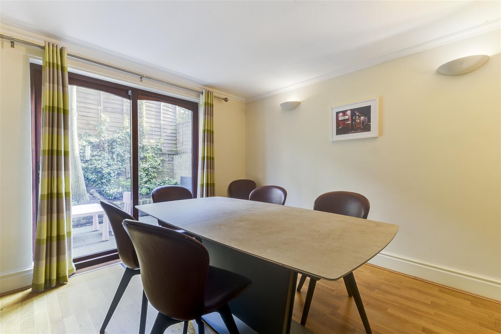 20 Elnathan Mews Dining Room